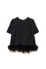 Blusa nera in raso con piume