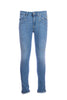 Jeans cinque tasche in denim stretch lavaggio chiaro con toppe