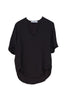 Blusa nera in raso con scollo a V