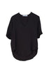 Blusa nera in raso con scollo a V